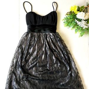 Gorgeous knee length black dress - size small